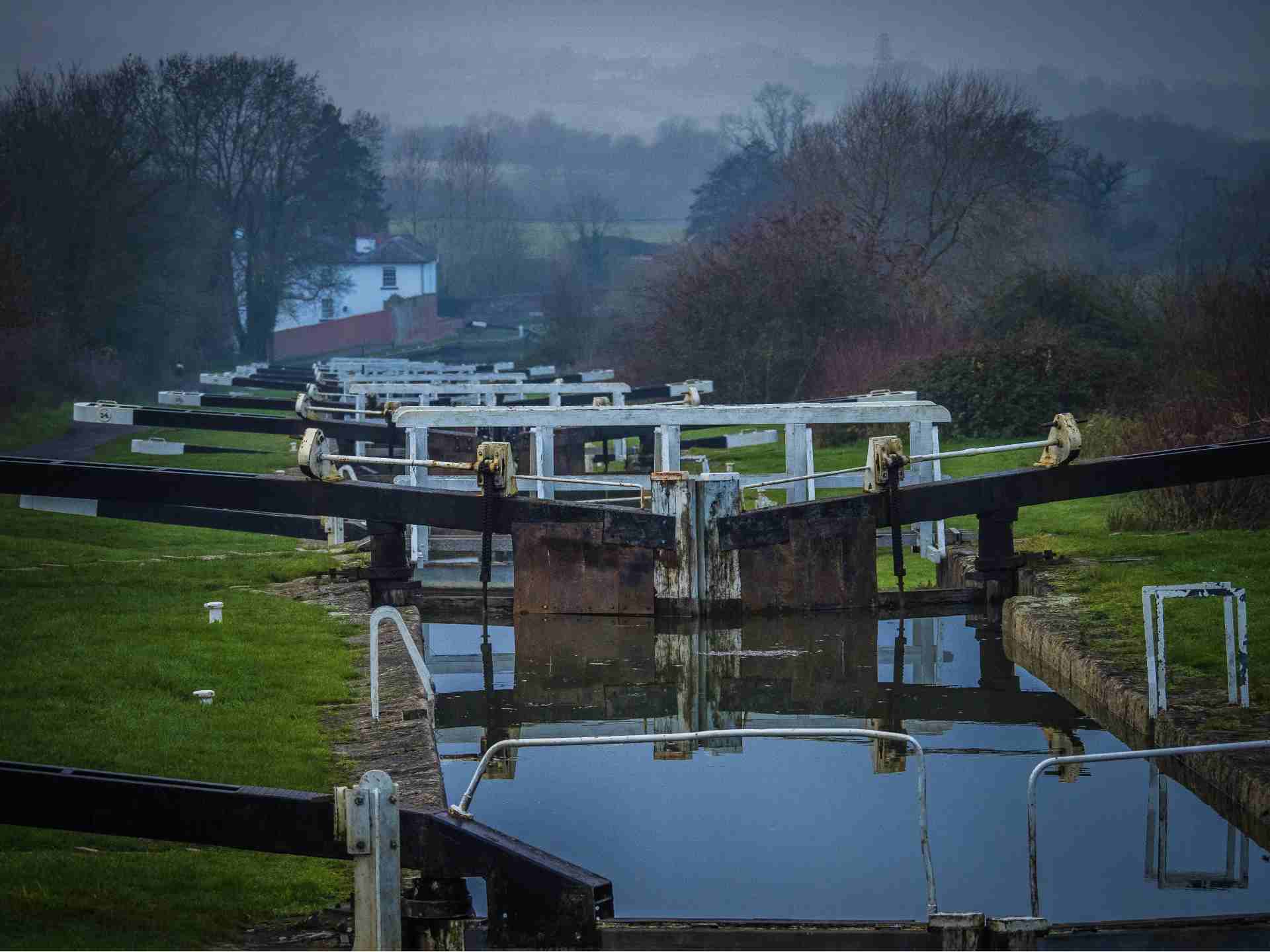 caen hill lock flight